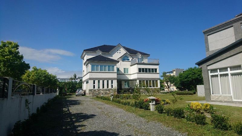 هتل White Pine Village