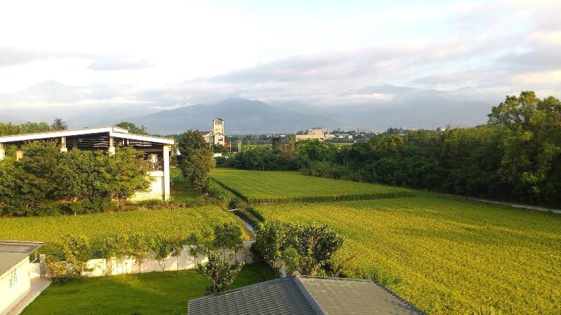 هتل White Pine Village