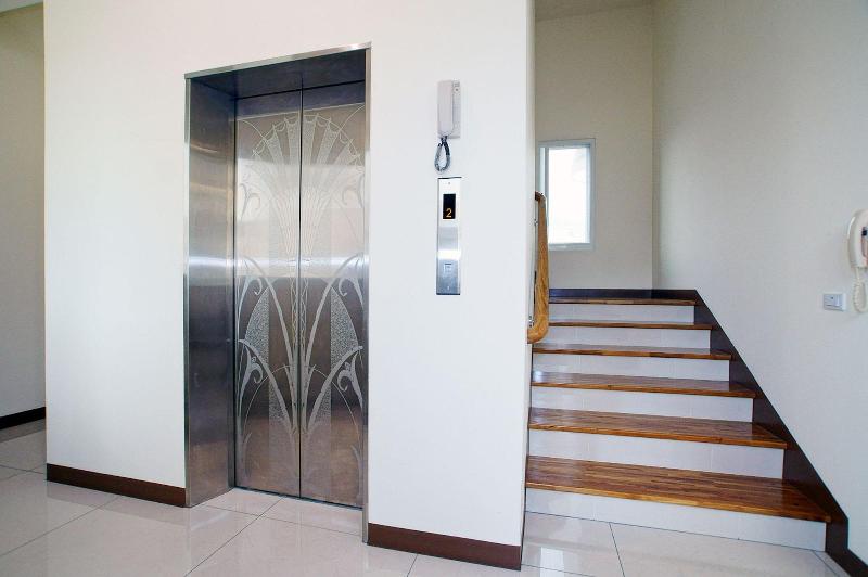 هتل White Pine Village