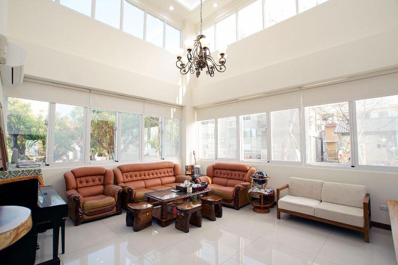 هتل White Pine Village