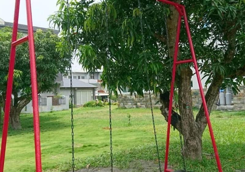 هتل White Pine Village