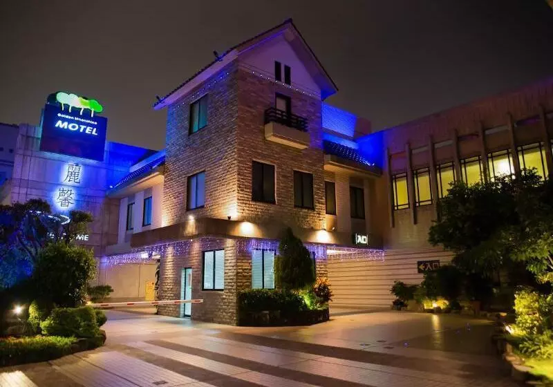 Leesing Motel
