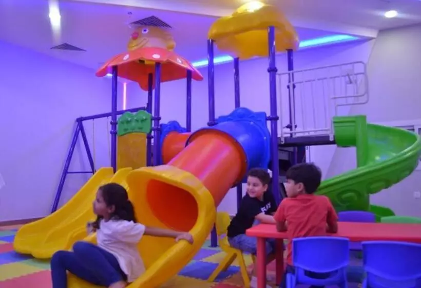 ホテル Bram Suites