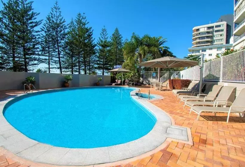 Hotelli Cashelmara Beachfront Apartments