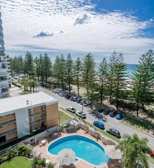 Hotelli Cashelmara Beachfront Apartments