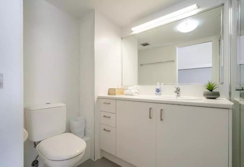 Hotelli Cashelmara Beachfront Apartments