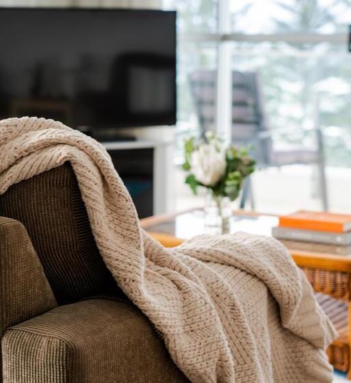 בית מלון כפרי Cashelmara Beachfront Apartments