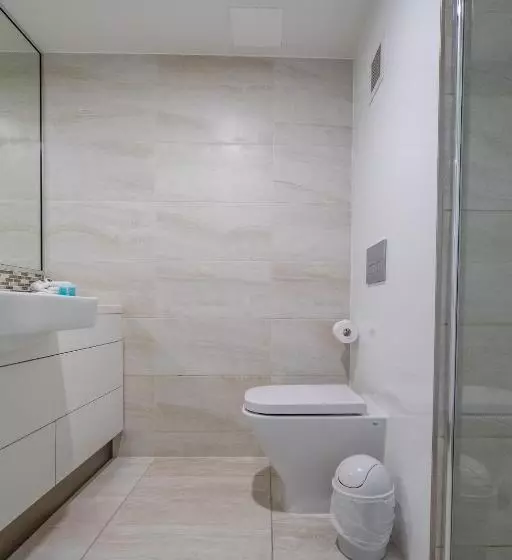 Hotelli Cashelmara Beachfront Apartments