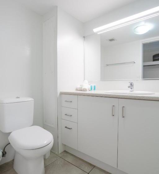 בית מלון כפרי Cashelmara Beachfront Apartments