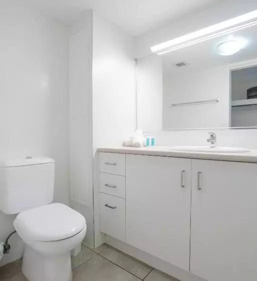 Hotelli Cashelmara Beachfront Apartments