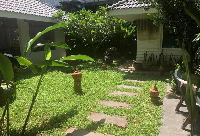 Отель Celosia Chiang Mai