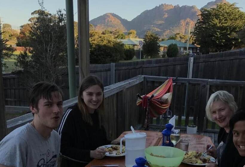 Отель Gumnut Cottage