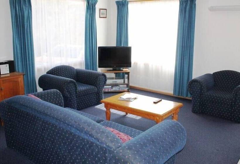 Отель Gumnut Cottage