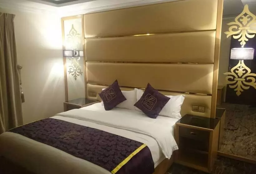 ホテル Lavona Inn