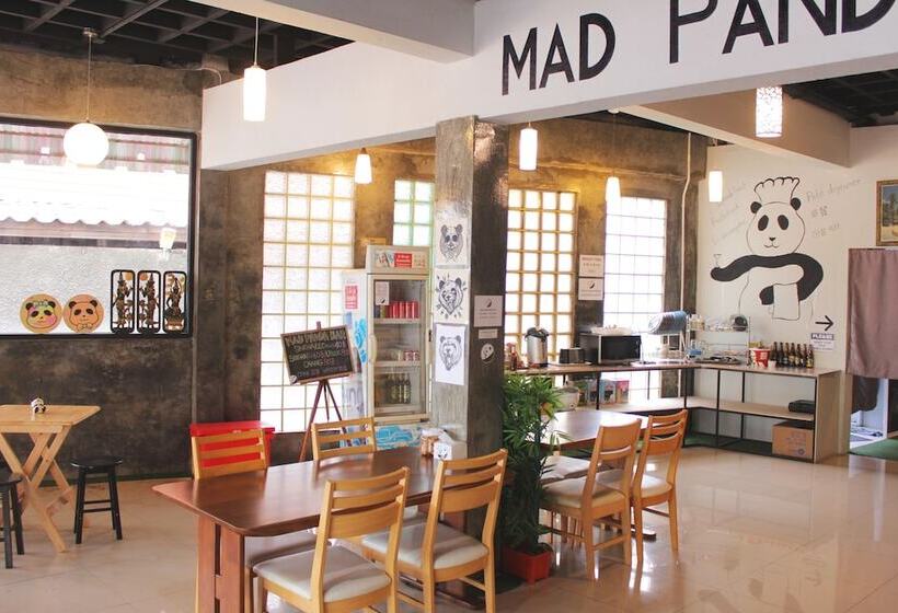 فندق Mad Panda Hostel
