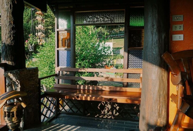 Отель Phutarntree