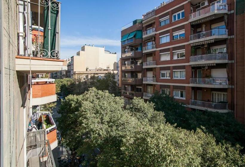 Отель Bbarcelona Apartments Gaudi Flats