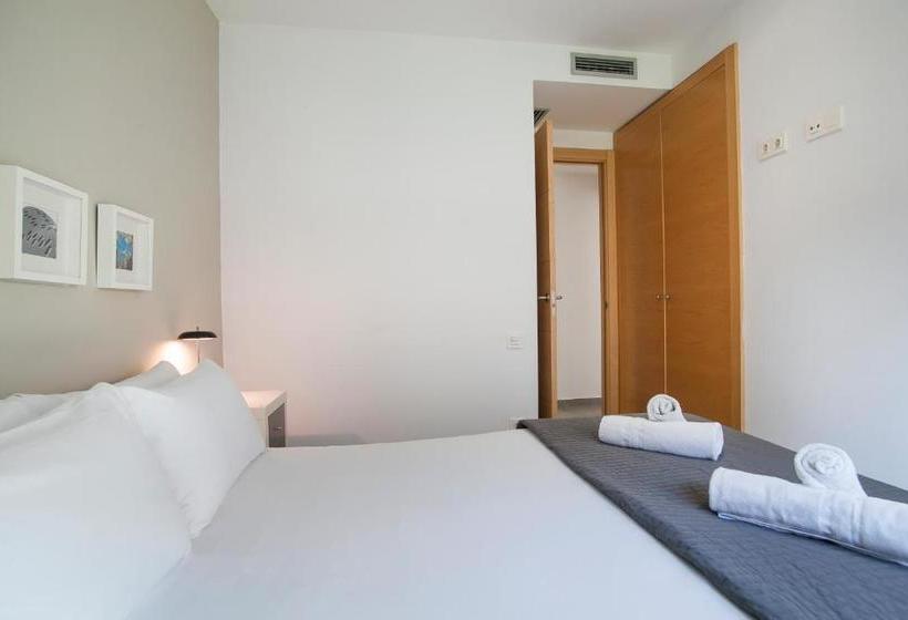Отель Bbarcelona Apartments Gaudi Flats