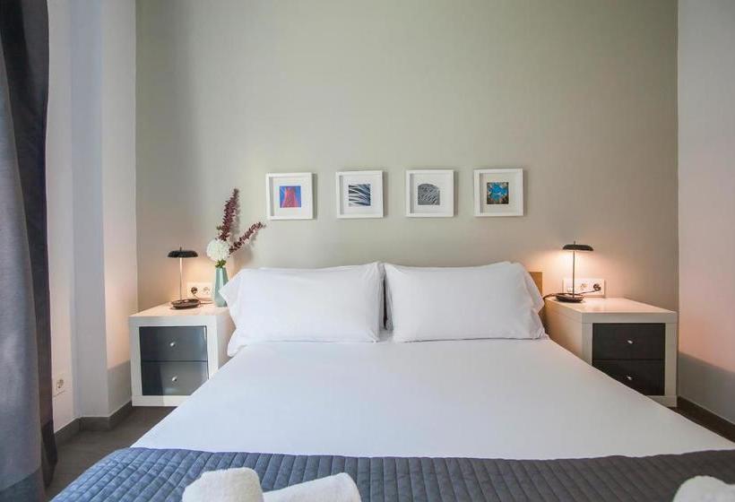 Отель Bbarcelona Apartments Gaudi Flats