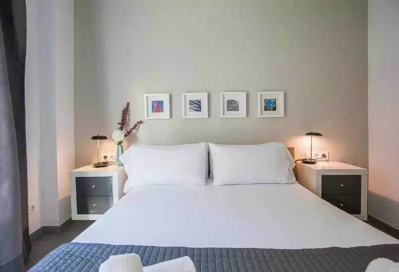 هتل Bbarcelona Apartments Gaudi Flats