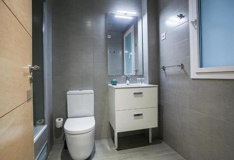 Отель Bbarcelona Apartments Gaudi Flats