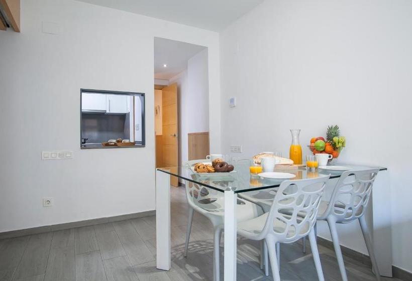 Отель Bbarcelona Apartments Gaudi Flats