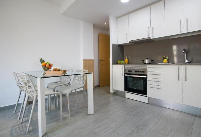 Отель Bbarcelona Apartments Gaudi Flats