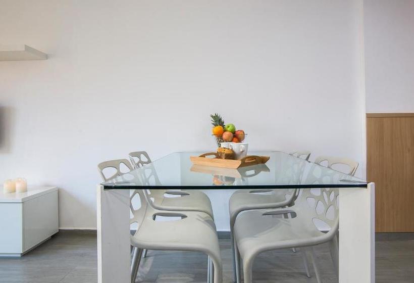 Отель Bbarcelona Apartments Gaudi Flats