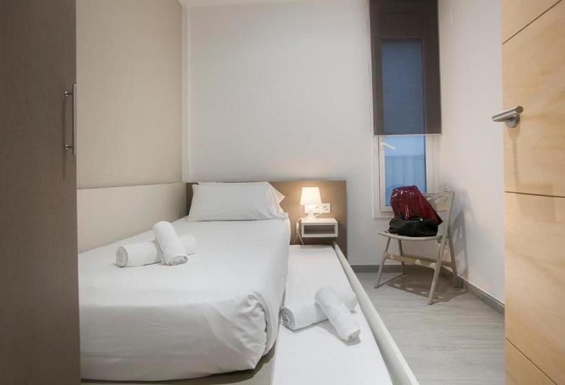 Отель Bbarcelona Apartments Gaudi Flats