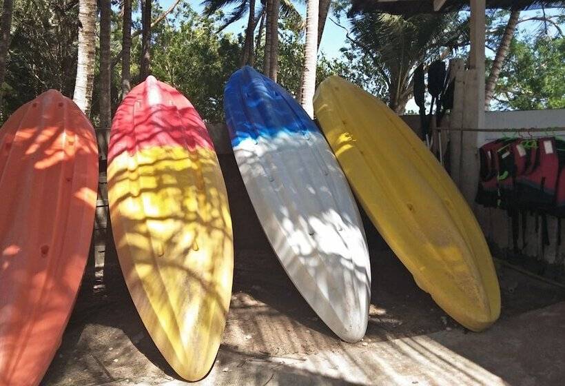 בית מלון כפרי Costa Palawan Resort