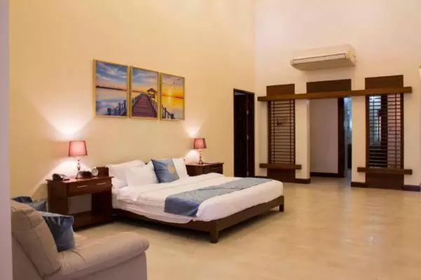 هتل Costa Palawan Resort