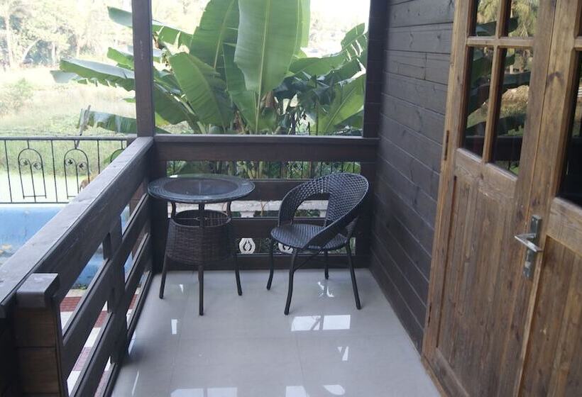 فندق Camelot Fantasy Resort