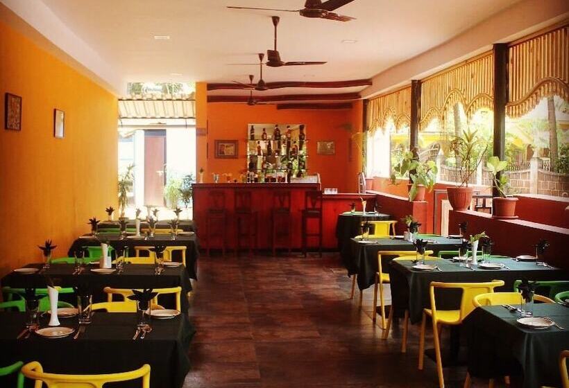 فندق Camelot Fantasy Resort