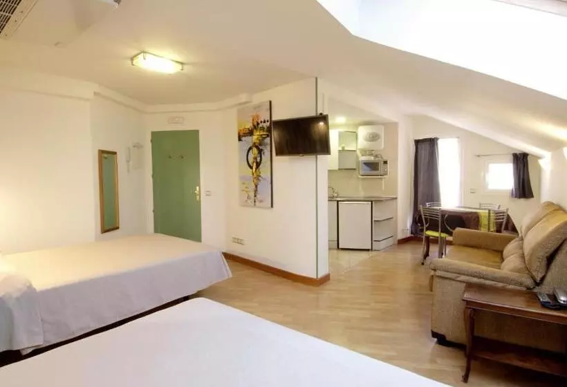 هتل Apartamentos Aralso