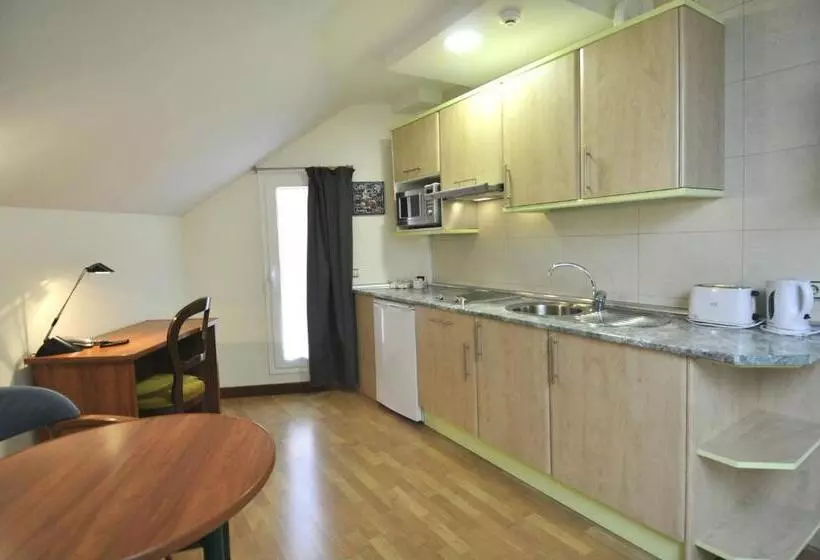 هتل Apartamentos Aralso