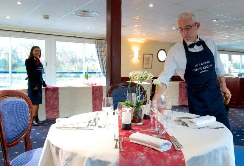 Bateau Hotel à Quai Le Chardonnay