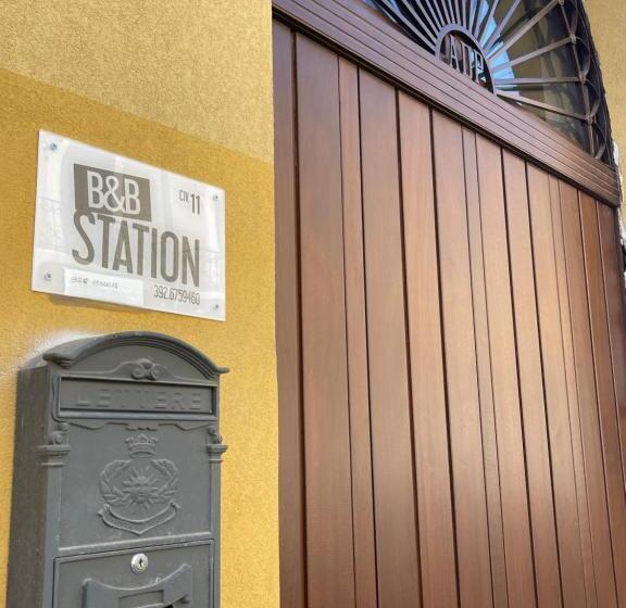 هتل B&b Station