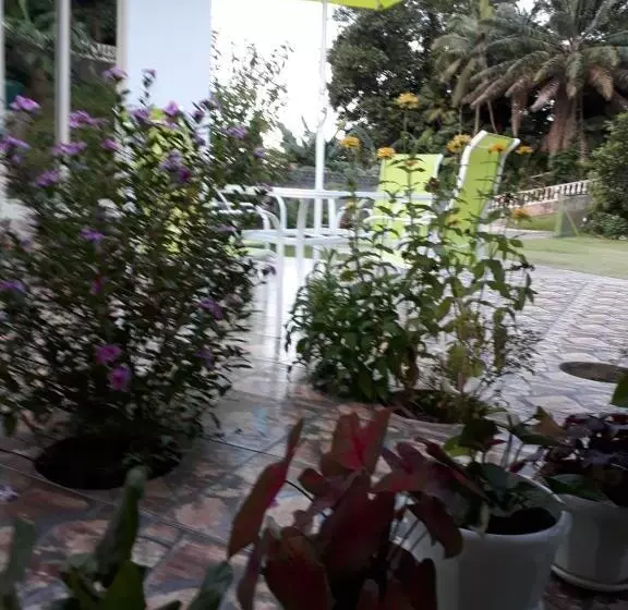 هتل Loversnest Self Catering