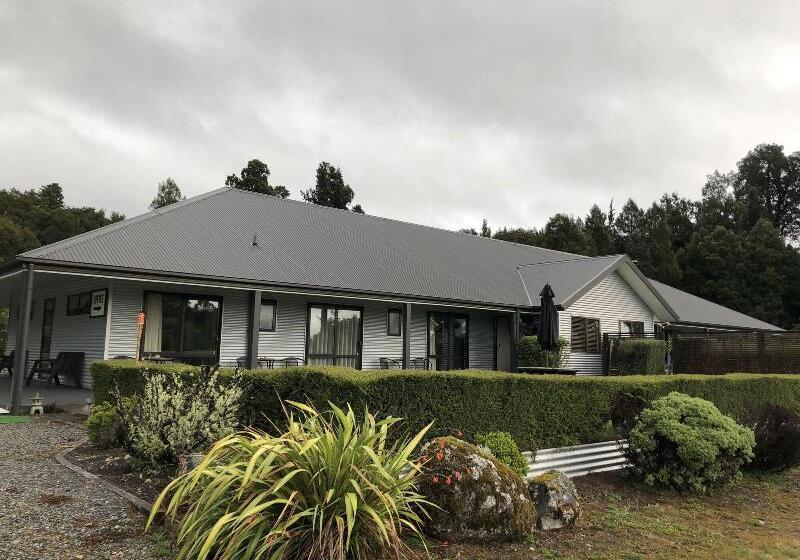 צימר Lake Brunner Longhouse