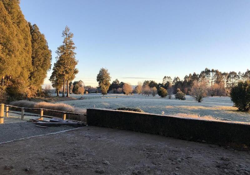 צימר Lake Brunner Longhouse