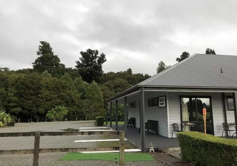 Aamiaismajoitus (B&B) Lake Brunner Longhouse