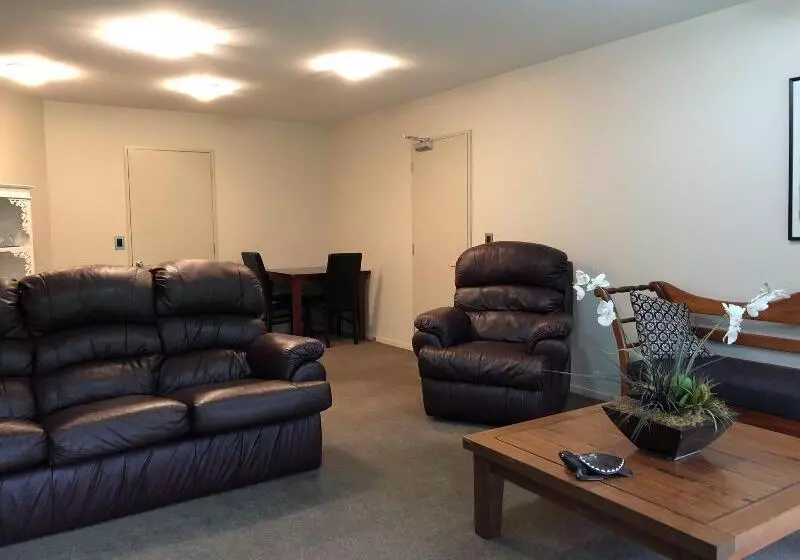 Aamiaismajoitus (B&B) Lake Brunner Longhouse