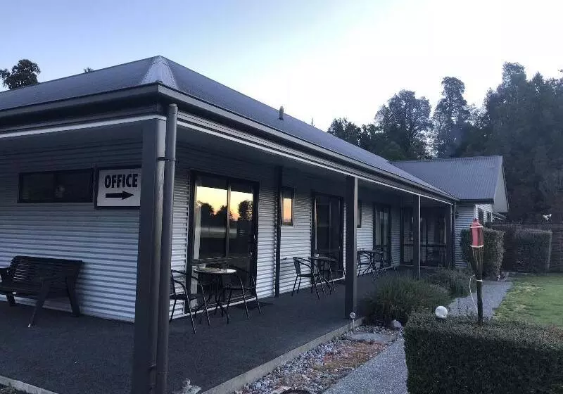 Aamiaismajoitus (B&B) Lake Brunner Longhouse