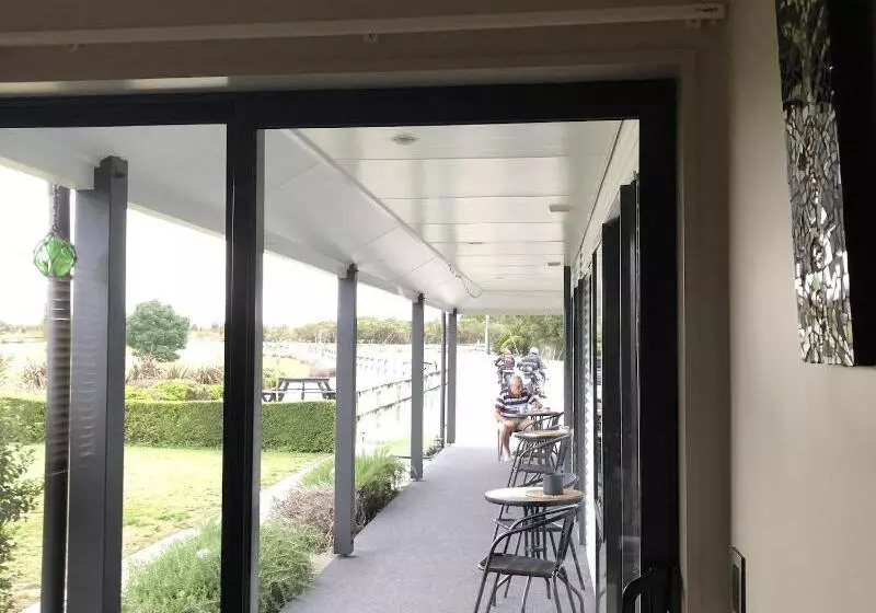 Aamiaismajoitus (B&B) Lake Brunner Longhouse