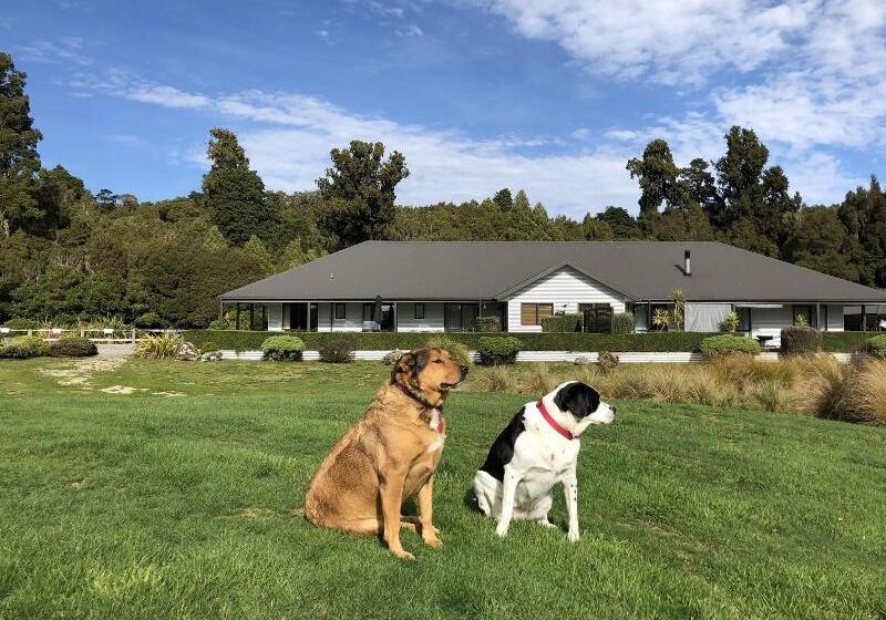 צימר Lake Brunner Longhouse