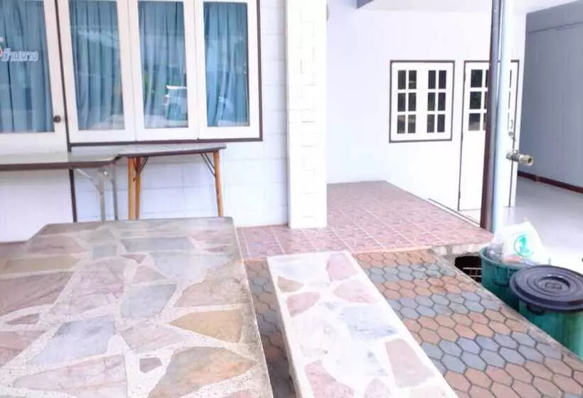 ホテル Jor Koo City