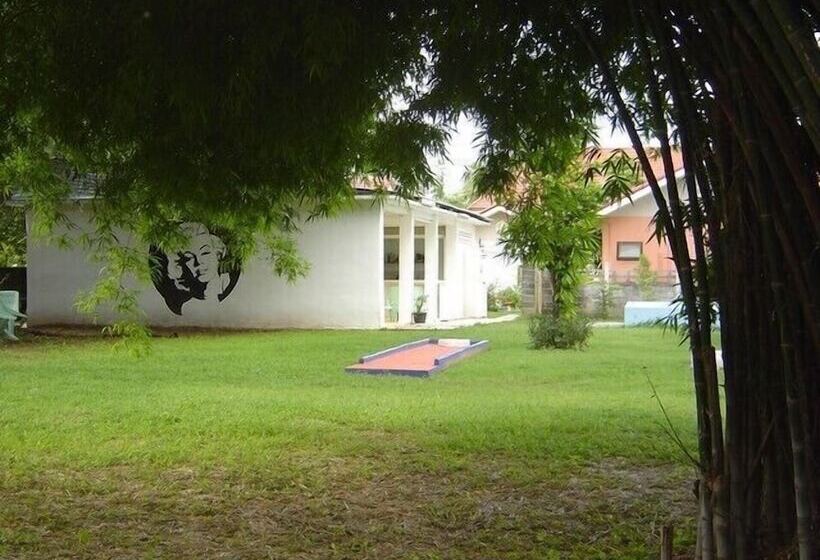 בית מלון כפרי Mini Golf & Resort Ubon Ratchathani