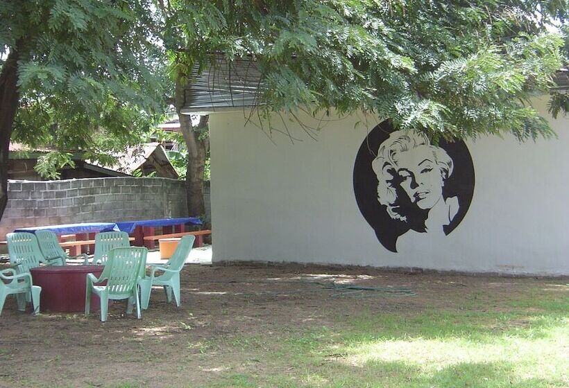 בית מלון כפרי Mini Golf & Resort Ubon Ratchathani