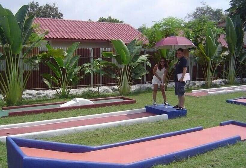 בית מלון כפרי Mini Golf & Resort Ubon Ratchathani