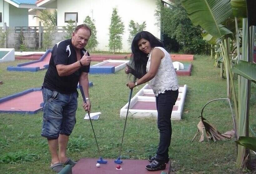 בית מלון כפרי Mini Golf & Resort Ubon Ratchathani